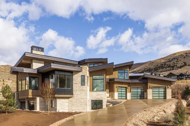 2065 E Chimney Rock Cir, Heber City, UT 84032 - #1