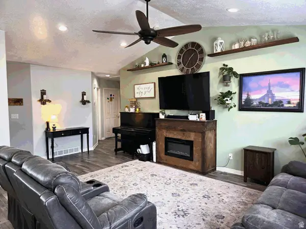 2147 E Shadow Dr, Eagle Mountain, UT 84005