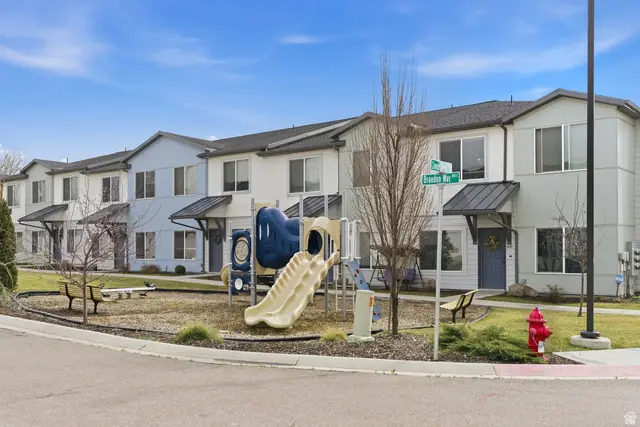 421 E Penny Ln, Clearfield, UT 84015 - #3