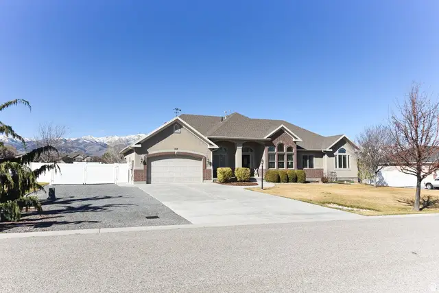 518 S Honey Tree Ln E, Grantsville, UT 84029 - #3