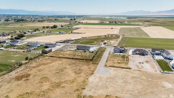 5752 W 2425 N #4, Hooper, UT 84315