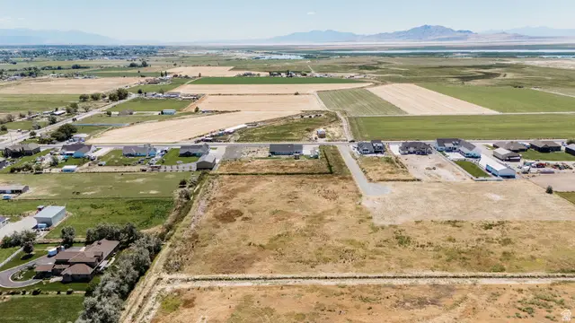 5752 W 2425 N #4, Hooper, UT 84315 - #3