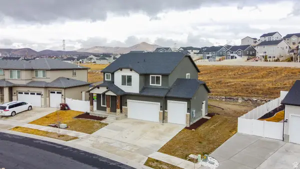 8416 N Sun Crest Dr, Eagle Mountain, UT 84005