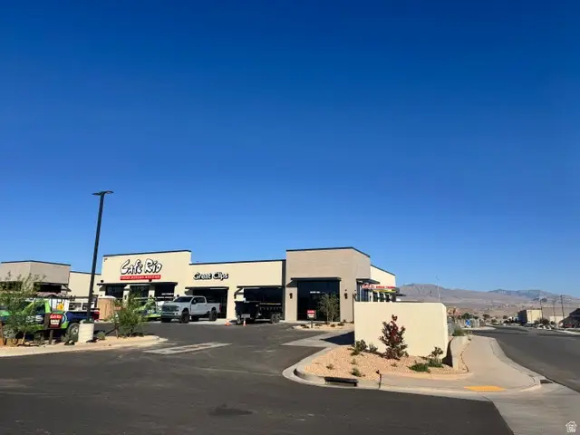 4375 S Pioneer Rd, Saint George, UT 84790 - #3