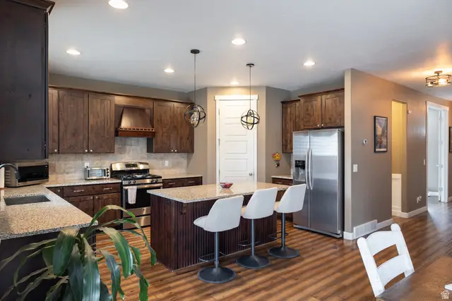 8023 S Pinewood Dr, Sandy, UT 84094 - #3