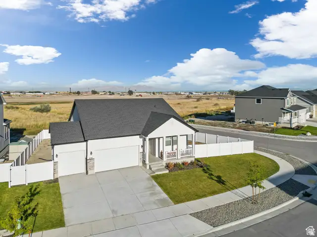 8537 N Tiffany Ln, Lake Point, UT 84074 - #2