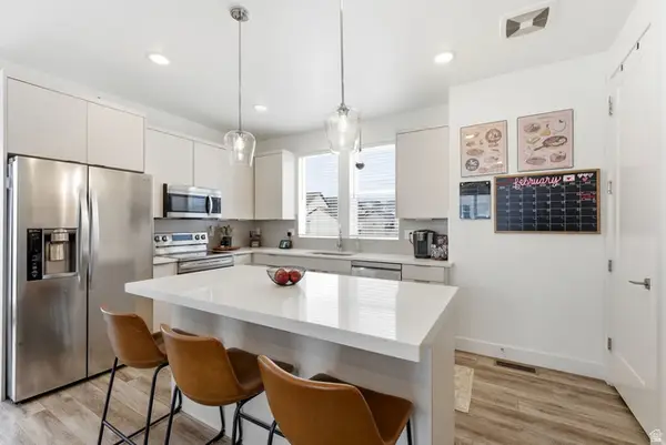 11358 S Willow Walk Dr, South Jordan, UT 84009