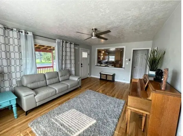 585 E 400 S, River Heights, UT 84321 - #1