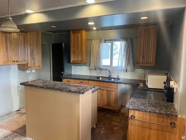 3062 Hadley Ct, West Valley City, UT 84128 - #3