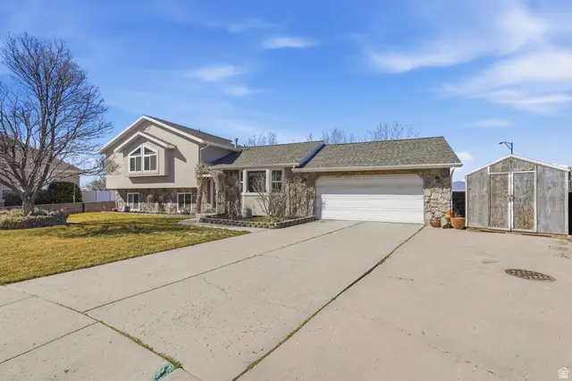 1320 E Woodhill Cir, Sandy, UT 84092 - #1