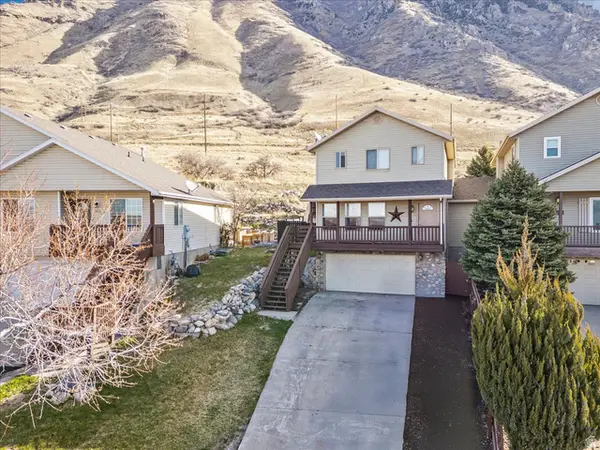 1404 N Spring Mountain Rd E, Springville, UT 84663