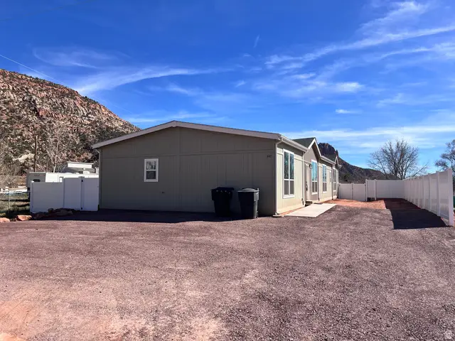 447 E Newel Ave, Hildale, UT 84784 - #2