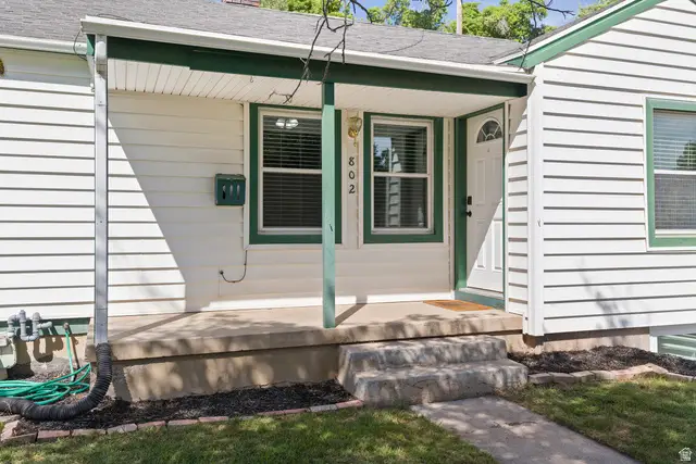 802 S Brookside Dr E, Springville, UT 84663 - #3