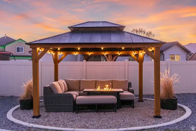 1070 E Hunter Ln, Eagle Mountain, UT 84005 - #2