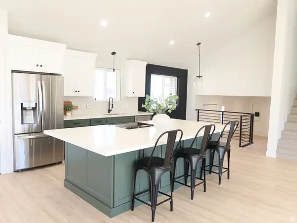 9971 S Pinehurst Dr E, Sandy, UT 84092