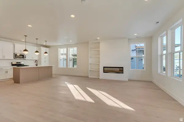 7216 S Gravel Cross Way E #188, West Jordan, UT 84081