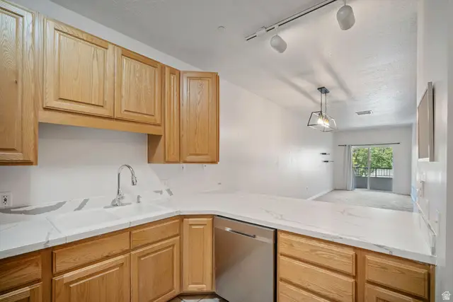 838 E South Temple Dr #303, Salt Lake City, UT 84102 - #2