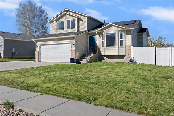 993 N White Pine Dr E, Tooele, UT 84074