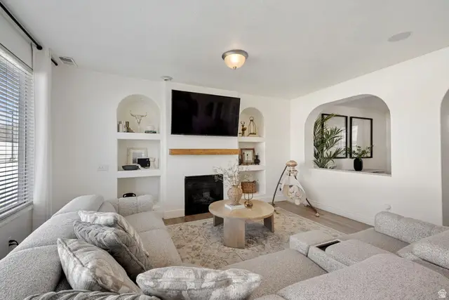 824 W Southhampton Dr N, North Salt Lake, UT 84054 - #3