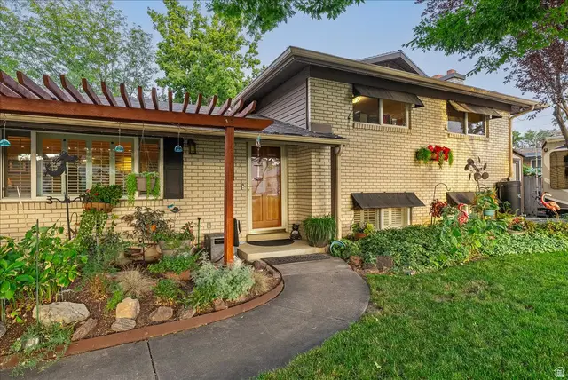 5883 S Homestead Ct E, Murray, UT 84107 - #1