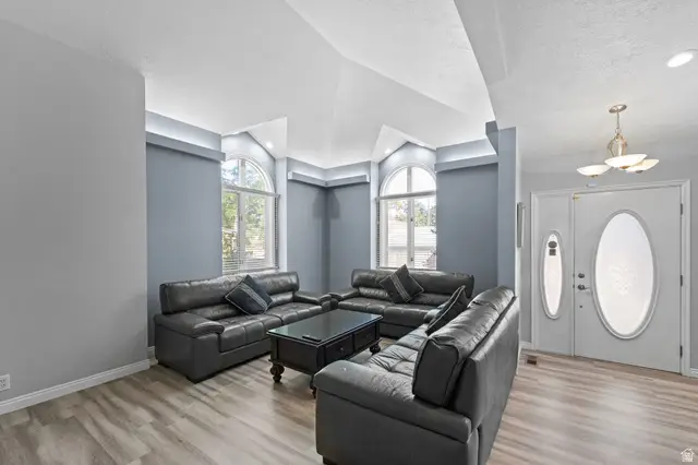 1522 E Amblewood Ln, Millcreek, UT 84124 - #2