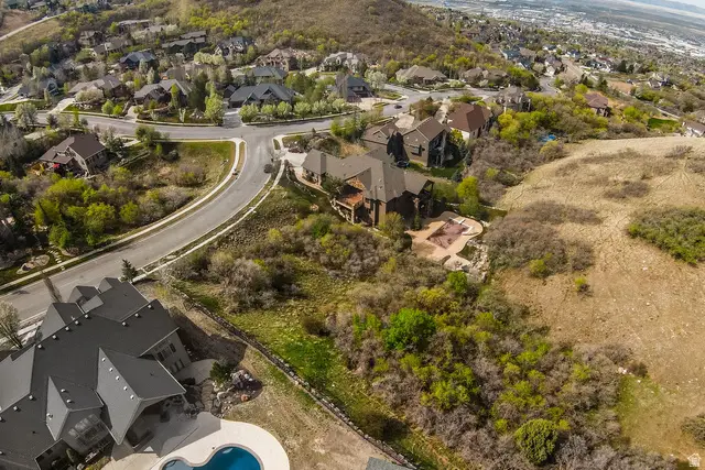 367 E Hidden Lake Dr, Bountiful, UT 84010 - #2