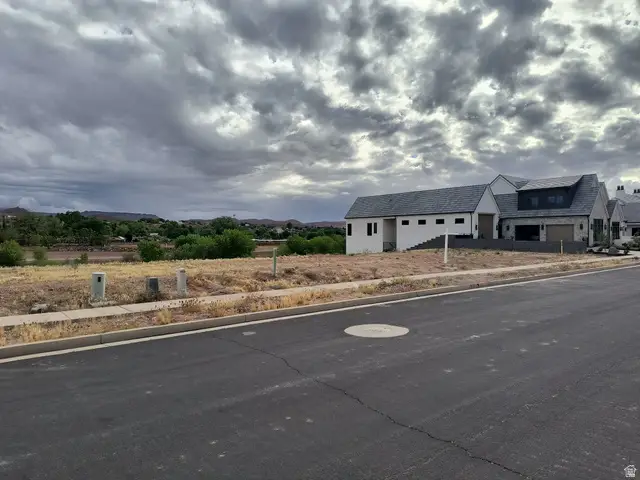 1380 N Sycamore Dr #5, Santa Clara, UT 84765 - #2