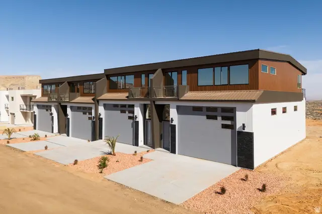 1328 E Lone Rock Dr, Big Water, UT 84741 - #3