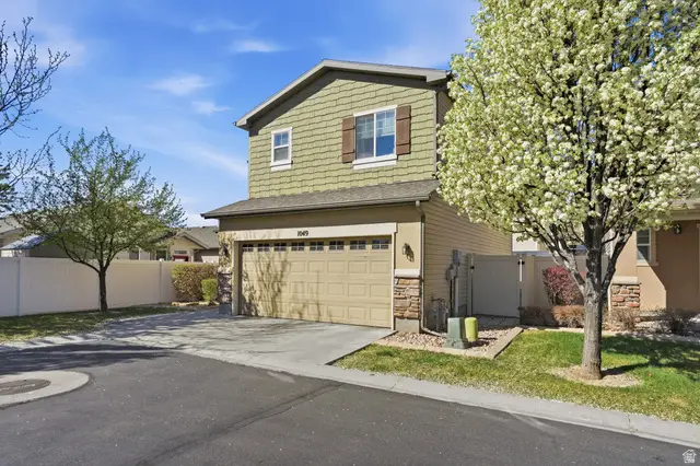 1049 W Stonehaven Dr, North Salt Lake, UT 84054 - #3