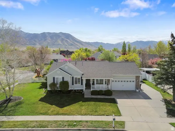 318 S Spyglass Dr, Stansbury Park, UT 84074