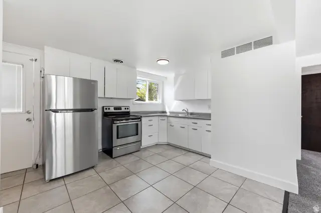 566 Miller Ave, Layton, UT 84041 - #2