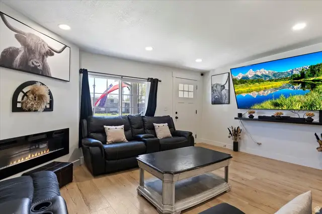 4374 S Fernwood Dr, Taylorsville, UT 84123 - #3