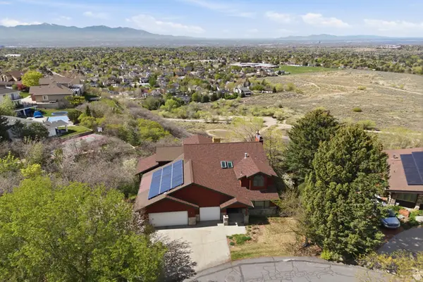 8 Altawood Dr S, Sandy, UT 84092