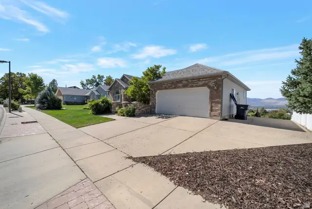11922 S Bluff View Dr, Sandy, UT 84092 - #3