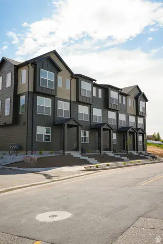 4046 S Sandridge Dr W #2, Roy, UT 84067