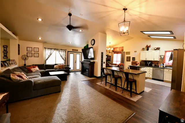 228 S Larkin Ln W, Kaysville, UT 84037 - #2