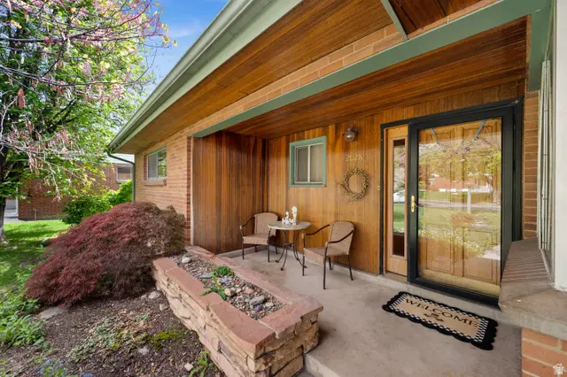 2028 E Kensington Ave, Salt Lake City, UT 84108 - #2