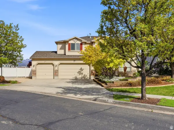 902 Romsey Ct, North Salt Lake, UT 84054