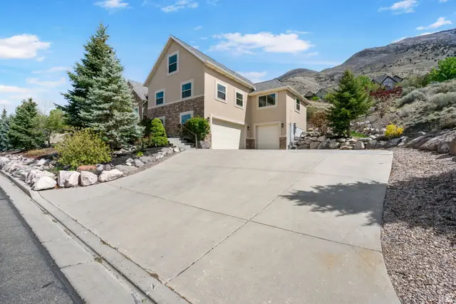 9476 N Avanyu Dr, Cedar Hills, UT 84062 - #3