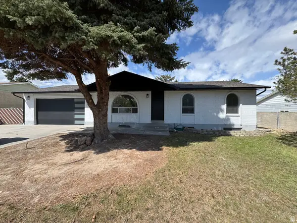 5222 S Queenswood Dr, Taylorsville, UT 84129
