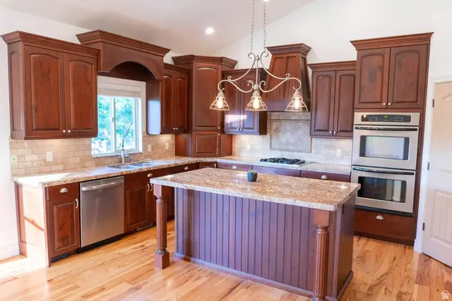 913 S Coyote Cv, Lehi, UT 84043 - #2