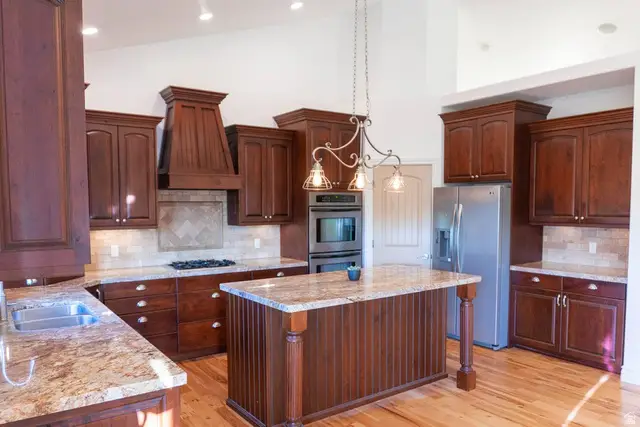 913 S Coyote Cv, Lehi, UT 84043 - #3