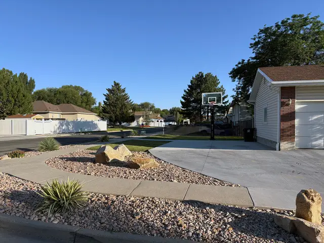 1201 W Marinwood Ave, Taylorsville, UT 84123 - #2