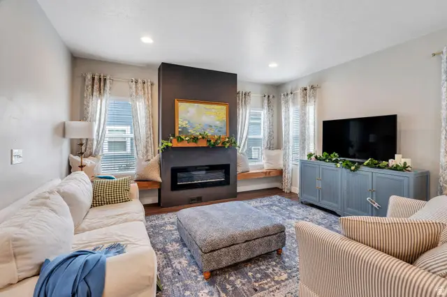 6437 W Early Bird Dr, South Jordan, UT 84009 - #3