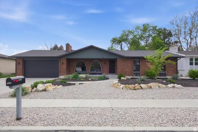 6236 S Steeple Chase Ln, Murray, UT 84121 - #2