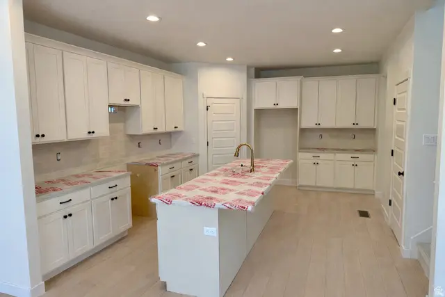 7027 W Lake Ave, South Jordan, UT 84009 - #2