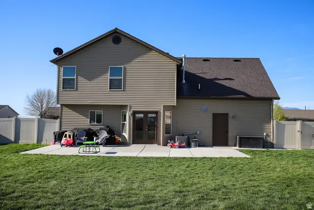 735 S Hillcrest Loop, Malad City, ID 83252 - #3
