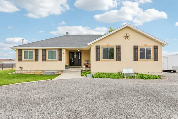 2464 E Autumn Dr, Eagle Mountain, UT 84005