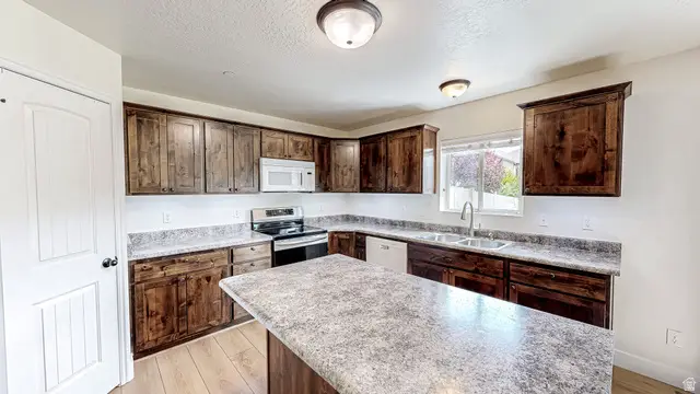 29 W Magellan Ln, Elk Ridge, UT 84651 - #2