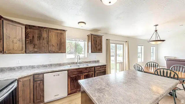 29 W Magellan Ln, Elk Ridge, UT 84651 - #3
